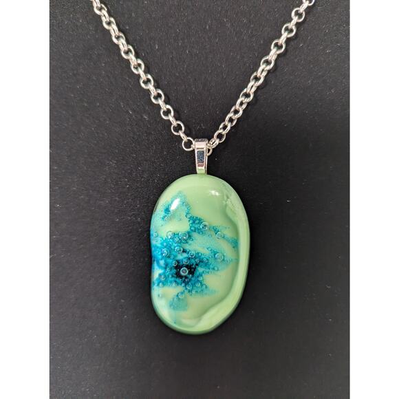 Dichroic glass Large  pendant  SP bail and 24" chain green and green bubbles - Picture 2 of 8